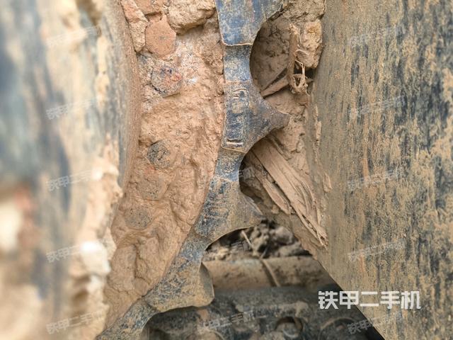 右側(cè)履帶整體(行走機(jī)構(gòu)) 右側(cè)履帶整體(行走機(jī)構(gòu))