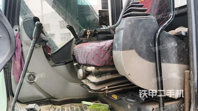 駕駛室整體(整機外觀) 駕駛室整體(整機外觀)