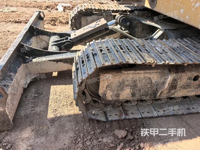 轉(zhuǎn)盤和下車架正前(工作和回轉(zhuǎn)裝置) 轉(zhuǎn)盤和下車架正前(工作和回轉(zhuǎn)裝置)