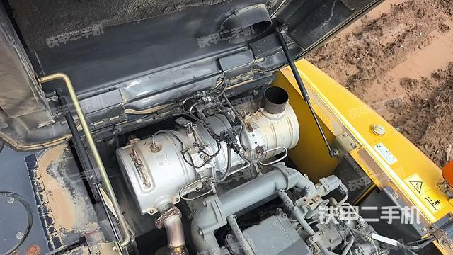 液壓泵艙室正面整體(整機(jī)外觀) 液壓泵艙室正面整體(整機(jī)外觀)