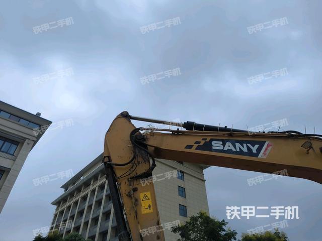 鏟斗右后整體(工作和回轉(zhuǎn)裝置) 鏟斗右后整體(工作和回轉(zhuǎn)裝置)