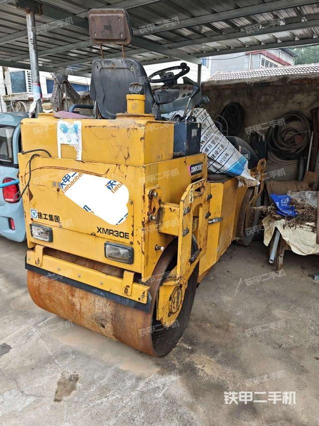 正前(壓路機(jī)整機(jī)外觀) 正前(壓路機(jī)整機(jī)外觀)