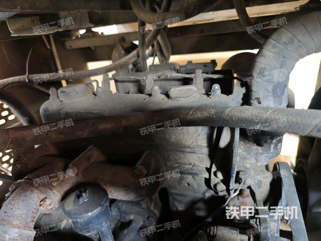 散熱器全景(壓路機(jī)發(fā)動(dòng)機(jī)艙) 散熱器全景(壓路機(jī)發(fā)動(dòng)機(jī)艙)