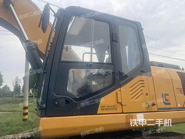 駕駛室整體(整機外觀) 駕駛室整體(整機外觀)