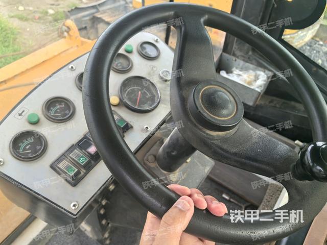 后玻璃角標（壓路機駕駛室）