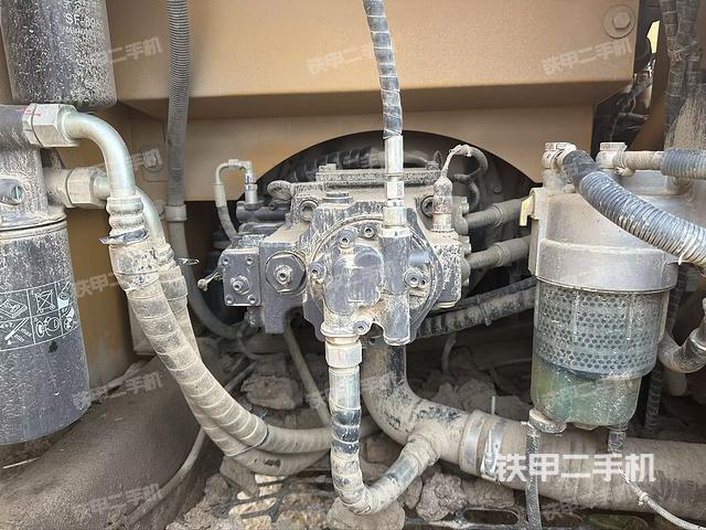 液壓泵艙室正面整體（整機(jī)外觀）