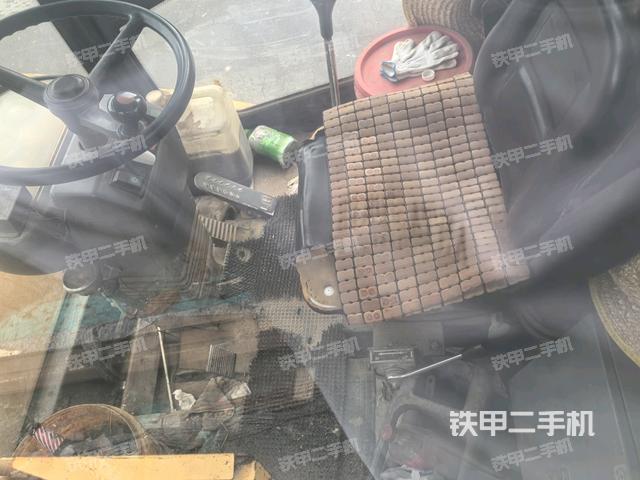 仪表盘全景(压路机驾驶室) 仪表盘全景(压路机驾驶室)