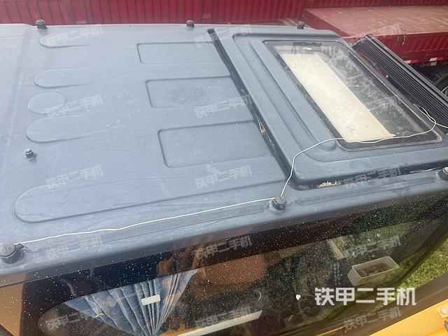 駕駛室頂部(整機外觀) 駕駛室頂部(整機外觀)