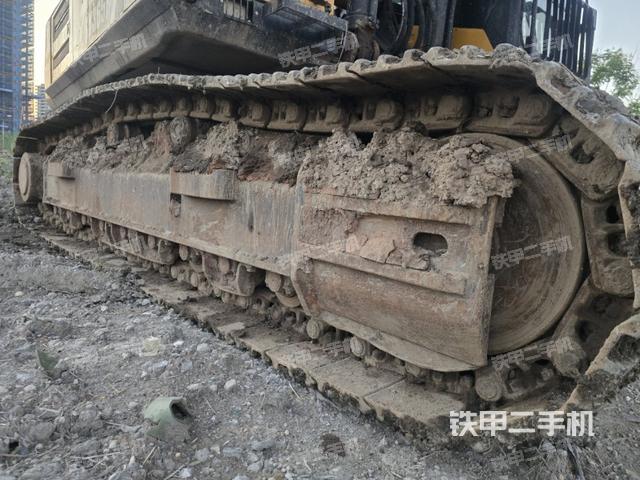 單側(cè)履帶整體(整機(jī)外觀) 單側(cè)履帶整體(整機(jī)外觀)