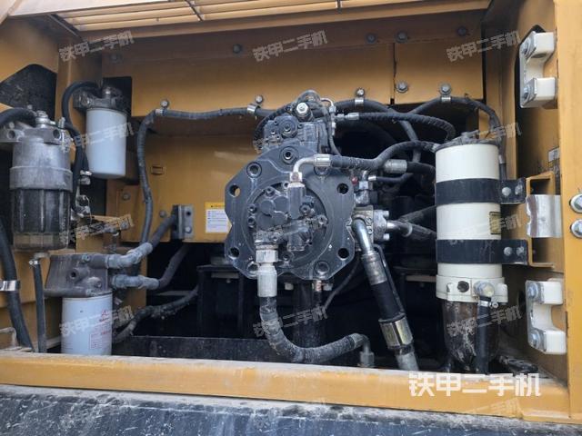 液壓泵艙室正面整體(整機(jī)外觀) 液壓泵艙室正面整體(整機(jī)外觀)