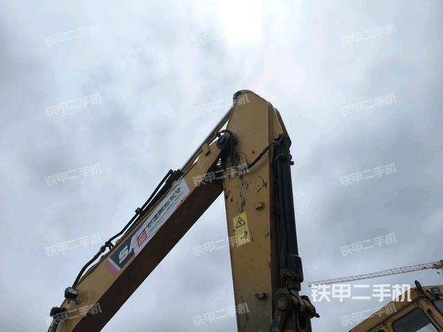 大臂背部俯視(工作和回轉(zhuǎn)裝置) 大臂背部俯視(工作和回轉(zhuǎn)裝置)