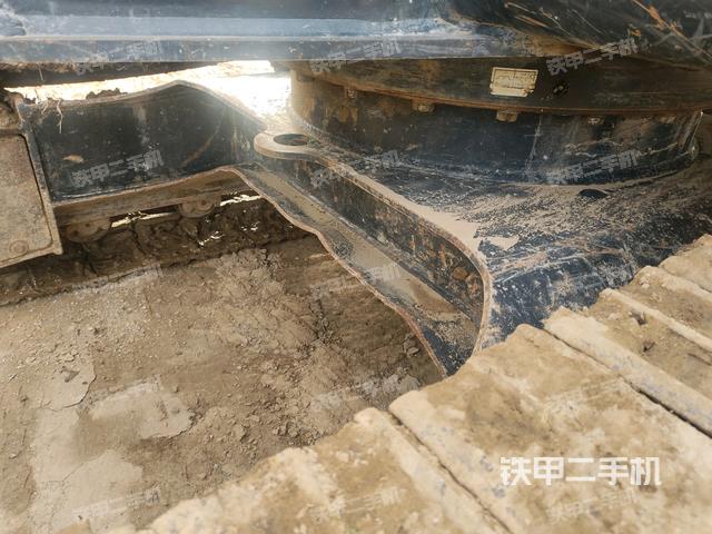轉(zhuǎn)盤和下車架正前(工作和回轉(zhuǎn)裝置) 轉(zhuǎn)盤和下車架正前(工作和回轉(zhuǎn)裝置)