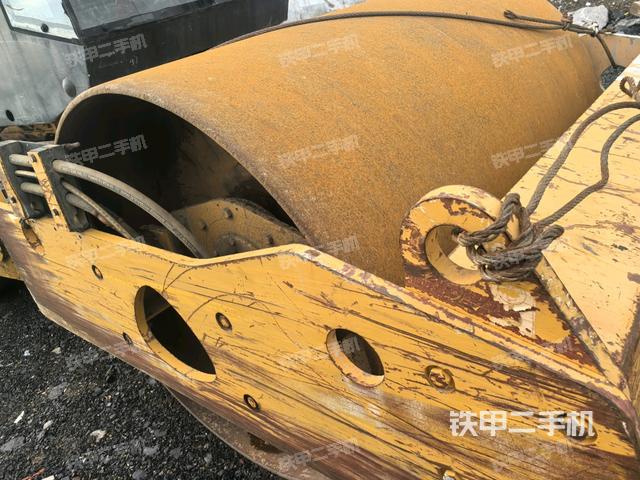前車架正左側(cè)（壓路機前后車架）