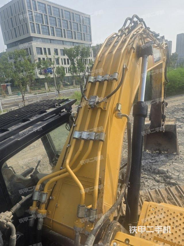 駕駛室頂部(整機外觀) 駕駛室頂部(整機外觀)
