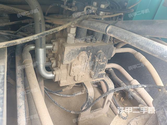 驾驶室顶部（整机外观）