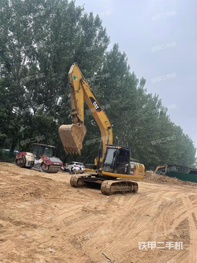 駕駛室頂部(整機(jī)外觀) 駕駛室頂部(整機(jī)外觀)