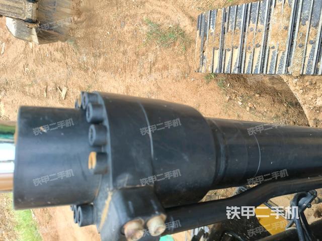 小臂整體左后(工作和回轉(zhuǎn)裝置) 小臂整體左后(工作和回轉(zhuǎn)裝置)