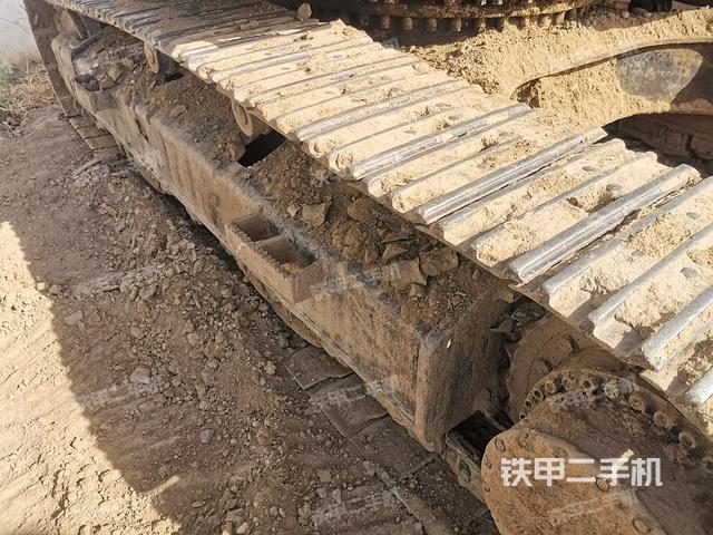單側(cè)履帶整體(整機外觀) 單側(cè)履帶整體(整機外觀)