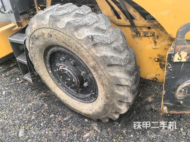 前輪左側(cè)減震塊連接及部件（壓路機前后車架）