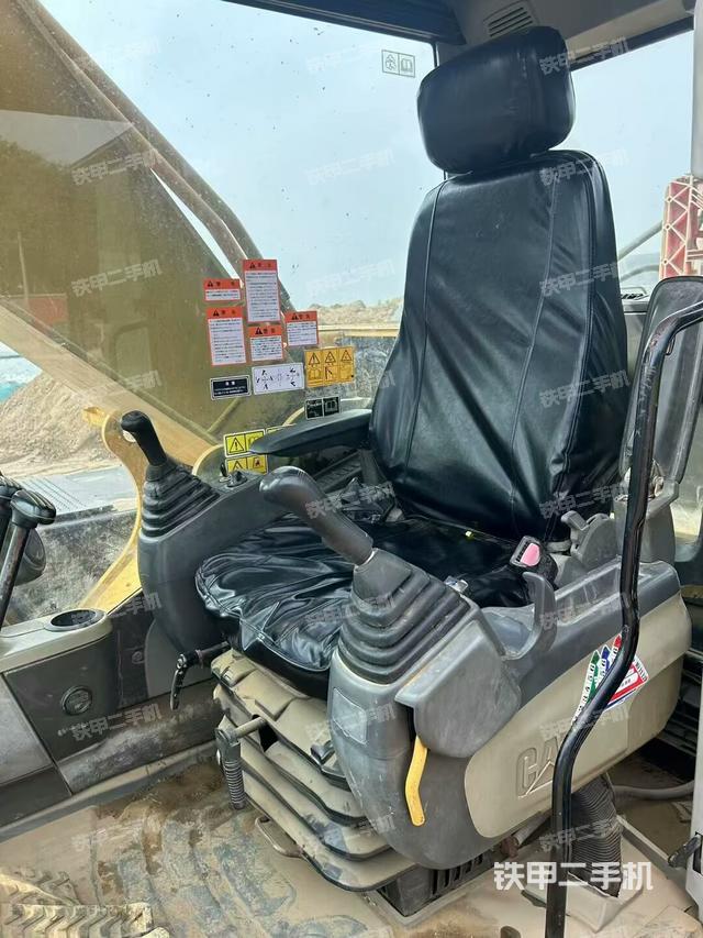 駕駛室整體(整機外觀) 駕駛室整體(整機外觀)
