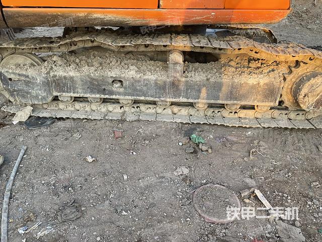 单侧履带整体(整机外观) 单侧履带整体(整机外观)