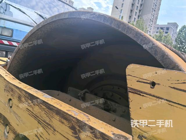 前轮右侧减震块连接及部件(压路机前后车架) 前轮右侧减震块连接及部件(压路机前后车架)