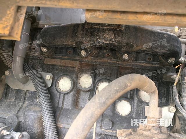 發(fā)動機左側(cè)全景（壓路機發(fā)動機艙）