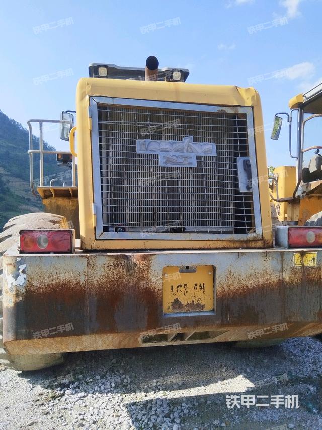 正后方(整機(jī)外觀) 正后方(整機(jī)外觀)