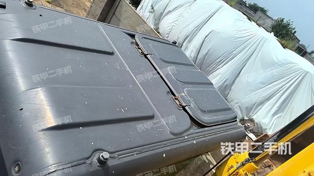 駕駛室頂部(整機(jī)外觀) 駕駛室頂部(整機(jī)外觀)