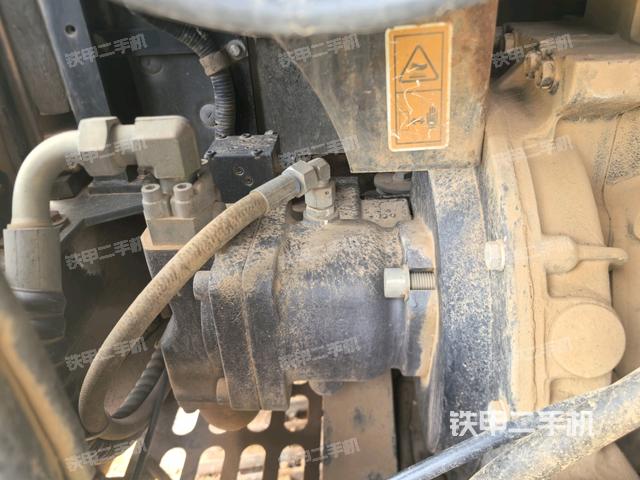 液壓泵艙室正面整體(整機(jī)外觀) 液壓泵艙室正面整體(整機(jī)外觀)