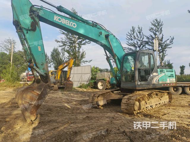 神鋼SK200-8挖掘機(jī)