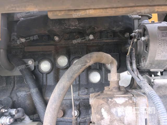 發(fā)動機艙全景（壓路機發(fā)動機艙）