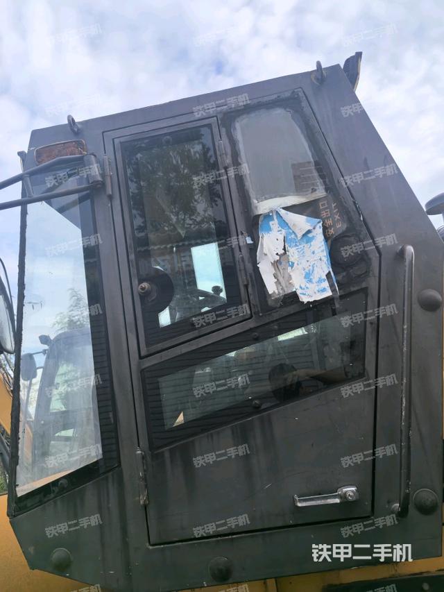 左側(cè)正面照（壓路機駕駛室）