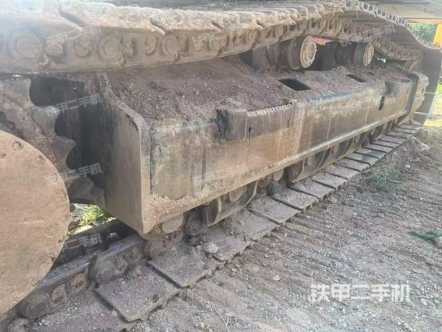 单侧履带整体(整机外观) 单侧履带整体(整机外观)