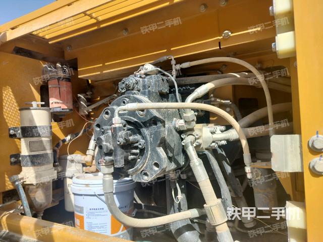 液压泵舱室正面整体(整机外观) 液压泵舱室正面整体(整机外观)