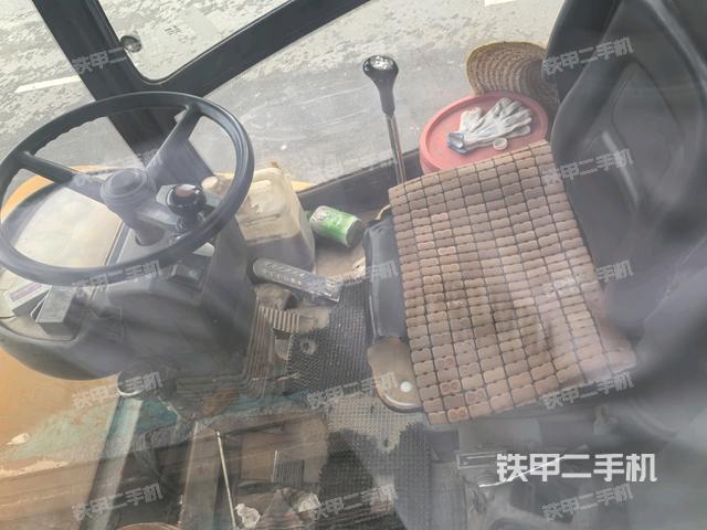 驾驶室侧向上照全景(压路机驾驶室) 驾驶室侧向上照全景(压路机驾驶室)