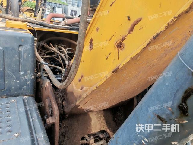 大臂根部?斜視(工作和回轉(zhuǎn)裝置) 大臂根部?斜視(工作和回轉(zhuǎn)裝置)