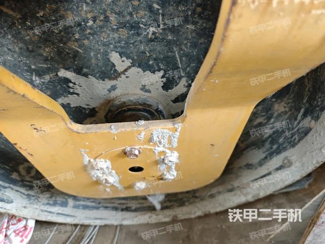 前輪左側(cè)減震塊連接及部件(壓路機(jī)前后車架) 前輪左側(cè)減震塊連接及部件(壓路機(jī)前后車架)