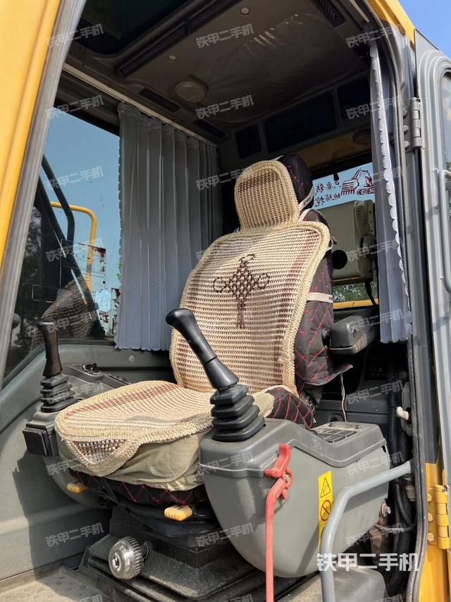 驾驶室整体(整机外观) 驾驶室整体(整机外观)