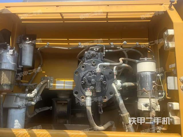 液压泵舱室正面整体(整机外观) 液压泵舱室正面整体(整机外观)