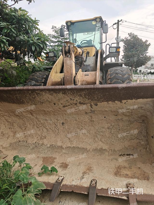 正后方(整機(jī)外觀) 正后方(整機(jī)外觀)