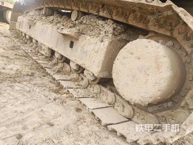 單側(cè)履帶整體(整機(jī)外觀(guān)) 單側(cè)履帶整體(整機(jī)外觀(guān))