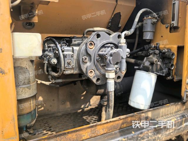 液壓泵艙室正面整體(整機(jī)外觀) 液壓泵艙室正面整體(整機(jī)外觀)