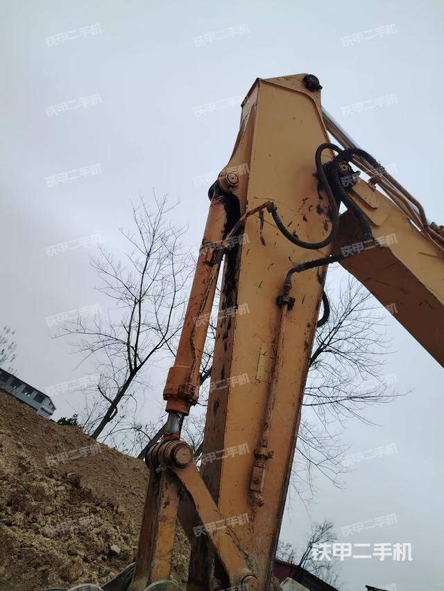 小臂整体左后(工作和回转装置) 小臂整体左后(工作和回转装置)