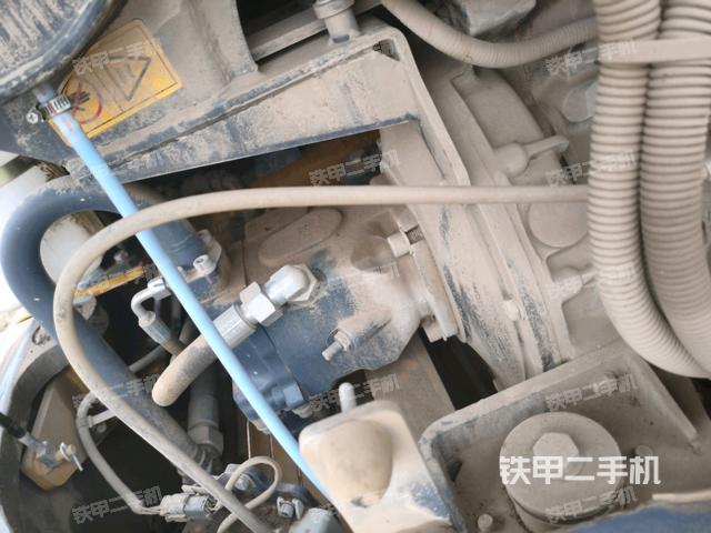液壓泵艙室正面整體(整機外觀) 液壓泵艙室正面整體(整機外觀)
