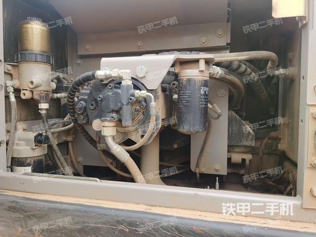 液壓泵艙室正面整體(整機(jī)外觀) 液壓泵艙室正面整體(整機(jī)外觀)