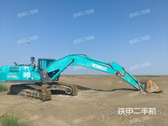 駕駛室頂部(整機(jī)外觀) 駕駛室頂部(整機(jī)外觀)