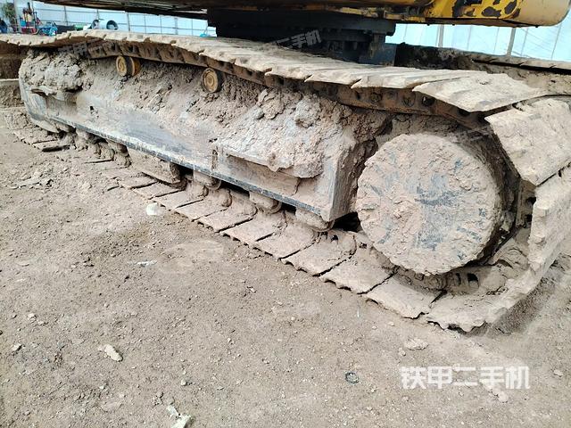 右側(cè)履帶整體(行走機(jī)構(gòu)) 右側(cè)履帶整體(行走機(jī)構(gòu))