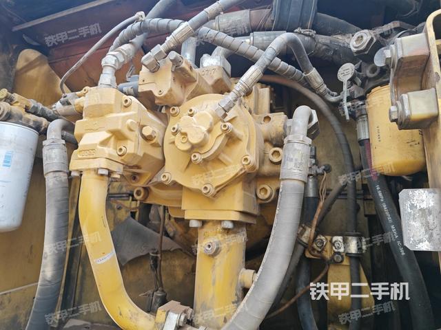 液壓泵斜45?右(大件艙室) 液壓泵斜45?右(大件艙室)