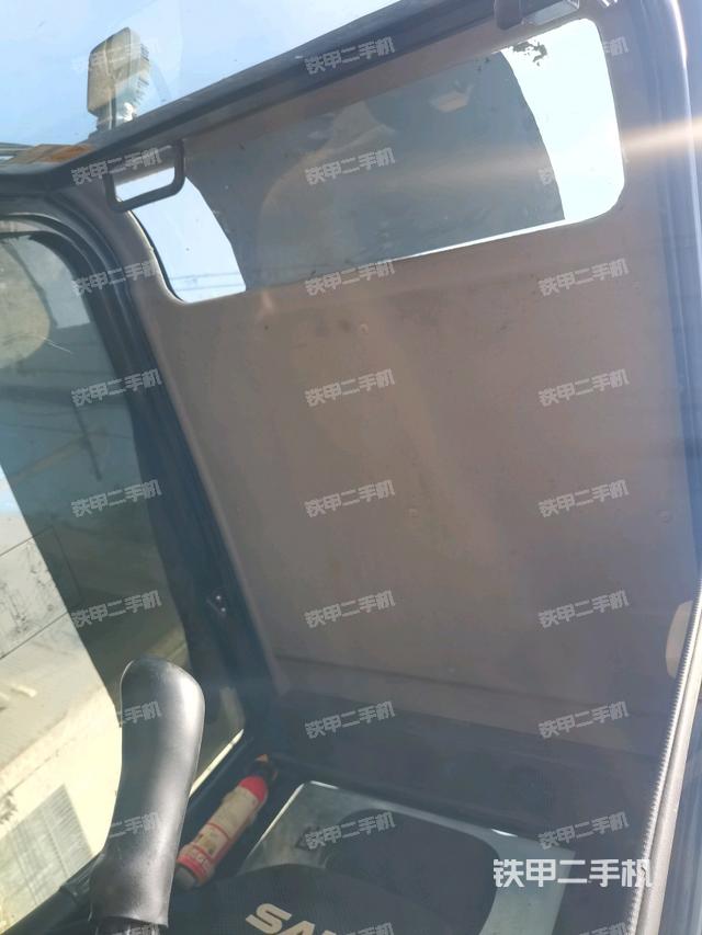 顶棚整体(驾驶室部分) 顶棚整体(驾驶室部分)
